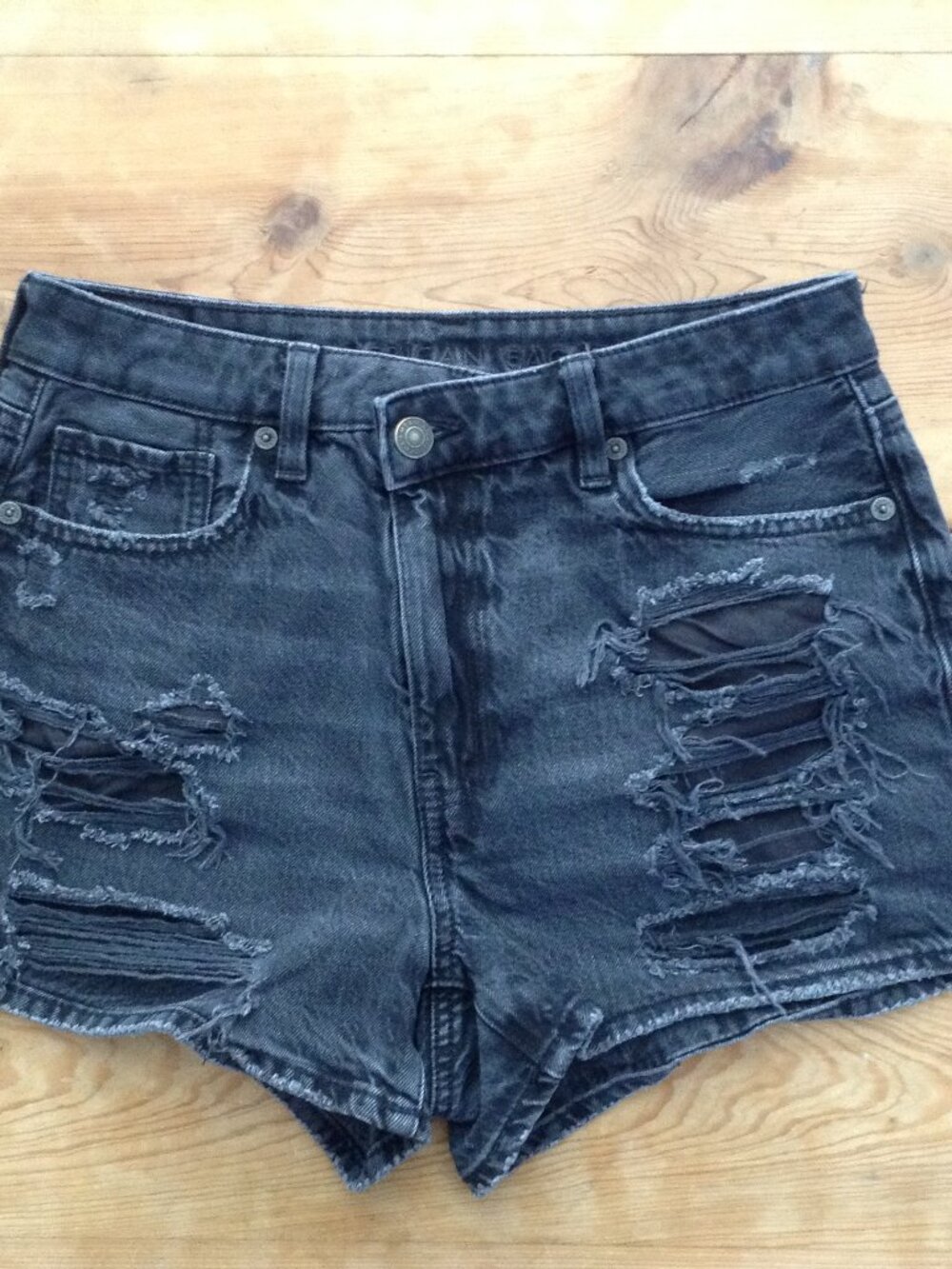 ⭐AMERICAN EAGLE DISTRESSED DENIM SHORTS in Black, size 2⭐